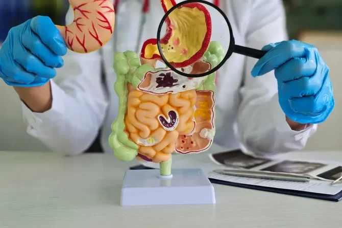 Innovador procedimiento de alta complejidad posiciona a Clínica Puerto Montt Achs Salud como referente en cirugía digestiva en la región de Los Lagos